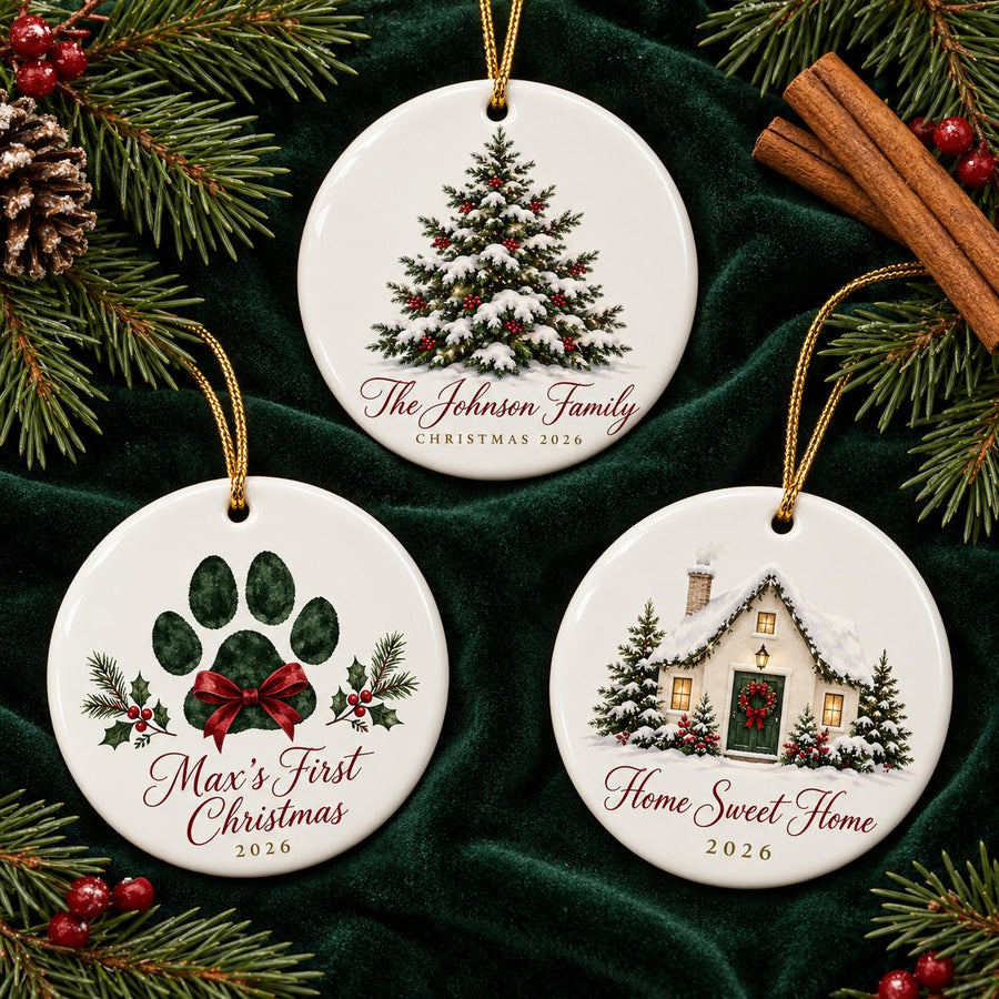 Trois ornements de Noël en céramique personnalisés sur velours vert
